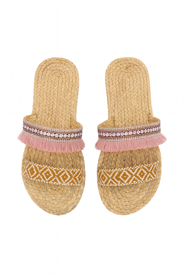 sandali di paglia rosa