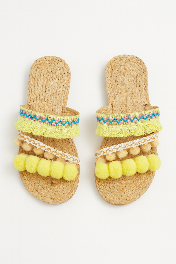 sandali di paglia gialli con pon pon